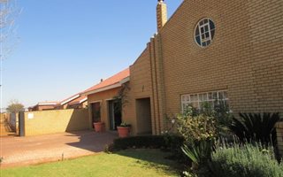 7 Bedroom House in Mohadin