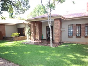 4 Bed House in Waterkloof
