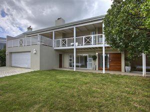 4 Bedroom House in Kenton-on-Sea