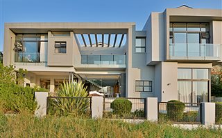 4 Bedroom House in Waterfall Country Village