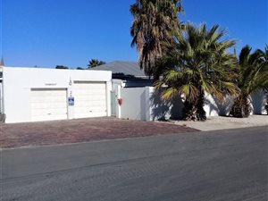 4 Bed House in Gansbaai and surrounds
