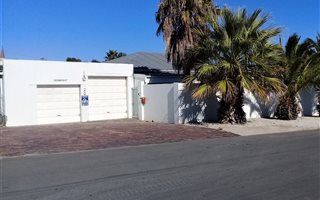 4 Bedroom House in Gansbaai and surrounds