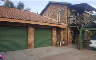 6 Bedroom House in Clarina