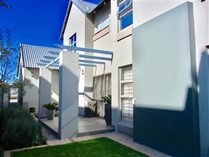 4 Bed House in Waterkloof Heights