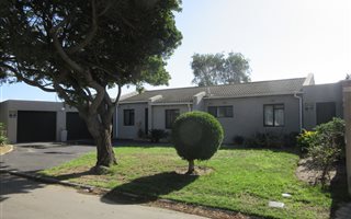 4 Bedroom House in Edgemead