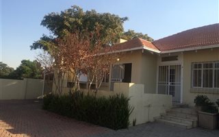 2 Bedroom Simplex in Franklin Roosevelt Park