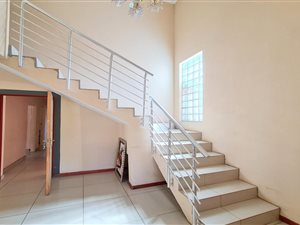 6 Bed House in Flora Park