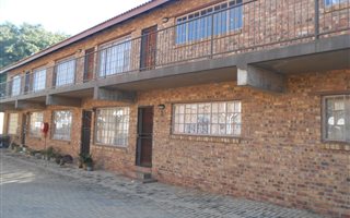 1 Bedroom House in Nigel Central