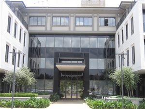 704 m² Office Space in Fourways
