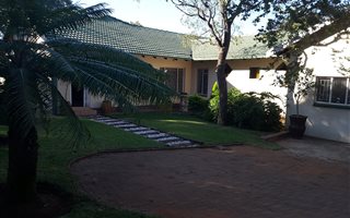 4 Bedroom House in Geelhoutpark