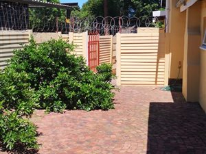 3 Bedroom Garden Cottage in Brackendowns