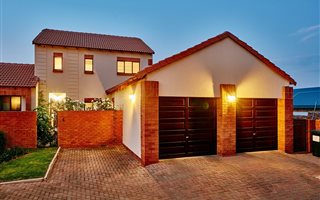 4 Bedroom Townhouse in Rietvlei Heights Country Estate