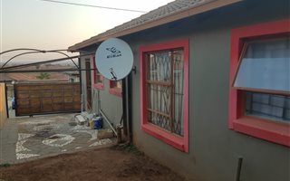 3 Bedroom House in Clayville