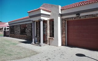 3 Bedroom Cluster in Grimbeek Park