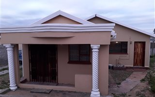 3 Bedroom House in Kwamagxaki