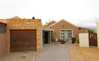 3 Bedroom House in Bothasig