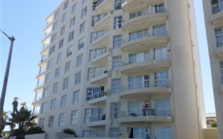 2 Bedroom Apartment in Bloubergstrand