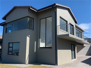 5 Bed House in Mossel Bay Golf Estate