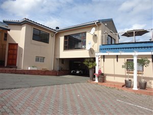 8 Bed House in Amalinda
