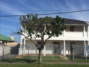 348 m² Commercial space in Southernwood