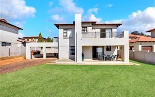 3 Bedroom Townhouse in Krugersdorp Central