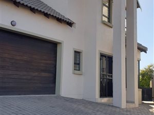 3 Bed House in Candlewoods Estate