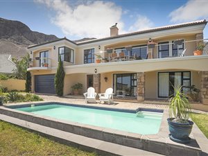 4 Bed House in Hermanus Heights
