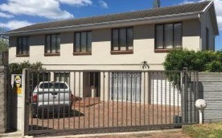 5 Bedroom House in Denneoord
