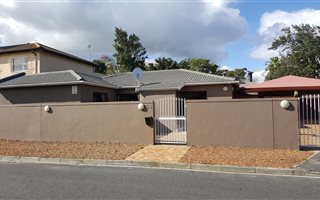 4 Bedroom House in Sunridge