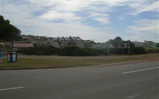 770 m² Land available in Still Bay West