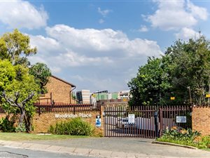 2 Bed Townhouse in Weltevreden Park