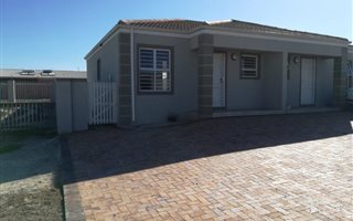 2 Bedroom House in Strandfontein