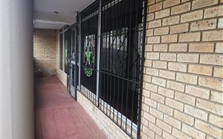100 m² Commercial space in Raisethorpe