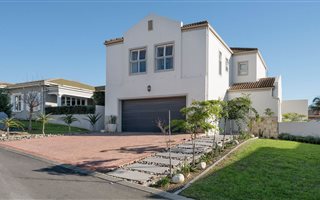 3 Bedroom House in Avalon Estate