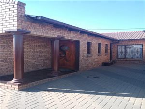 4 Bed House in Embalenhle
