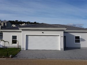 3 Bed House in Dennegeur