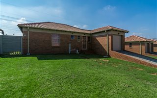3 Bedroom House in Monavoni