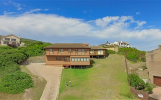 6 Bedroom House in Beachview