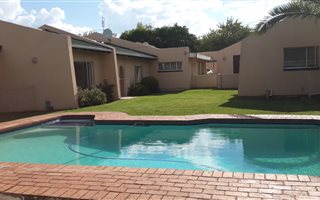 1 Bedroom Garden Cottage in Bromhof