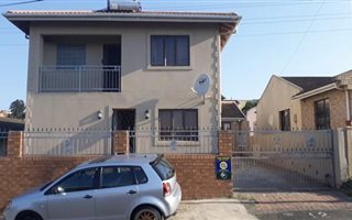 5 Bedroom Duplex in Woodview