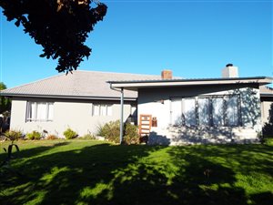 4 Bed House in Mossel Bay Central