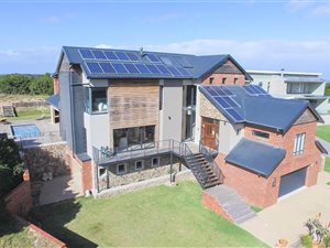 4 Bed House in Lovemore Park