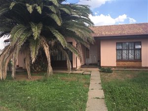 4 Bedroom House in Vanderbijlpark CE3