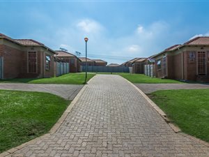 3 Bedroom House in Mnandi AH