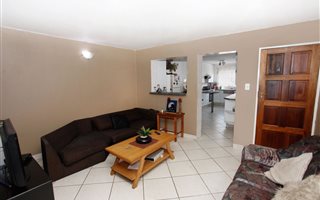 3 Bedroom Apartment in Jansen Park