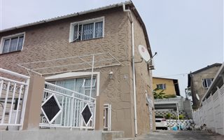 2 Bedroom House in Chatsworth Central