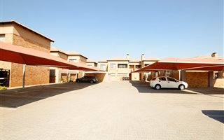 3 Bedroom Apartment in Ravenswood