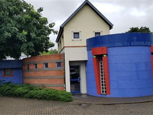 2009 m² Office Space in Meerensee