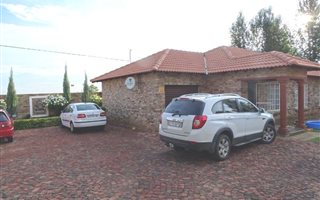 3 Bedroom Townhouse in Grimbeek Park