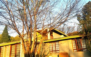 7.5 Bedroom House in Waterkloof Ridge